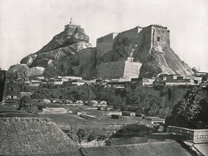 Der Felsen von Norden gesehen, Trichinopoly, Indien von Unbekannt