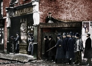 Die Belagerung der Sidney Street, Whitechapel, London von Unbekannt