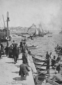 Die Uferpromenade von Stamboul mit Pera in der Ferne