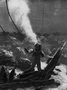Das erste Foto eines Tauchers unter Wasser von Unbekannt