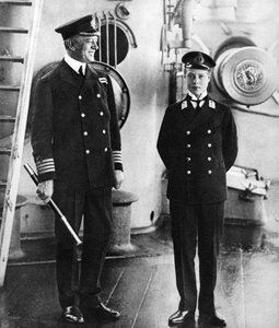 Der zukünftige König Edward VIII als Seekadett auf der HMS Hindustan, ca. 1910 von Unbekannt
