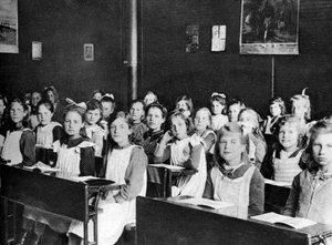 Die Mädchen, die im Dr. Barnardos Heim in Barkingside, London, leben, 1926-1927