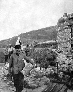 Der Bürgermeister von Ablain-Saint-Nazaire in den Ruinen der Gemeinde, 1915