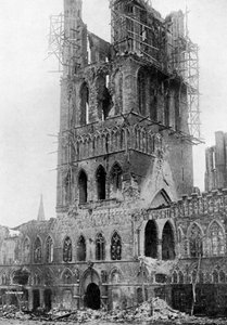 Der Turm der Markthalle nach einem deutschen Bombardement, Ypern, Belgien, Erster Weltkrieg, 1920