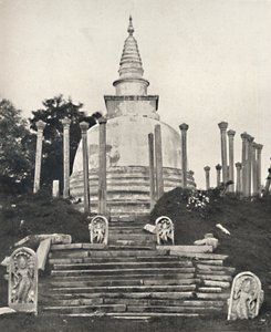 Thuparama Dagoba in Anuradhapura, 1926