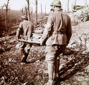 Transport der Verwundeten, Chemin des Dames, Nordfrankreich, ca. 1914-1918