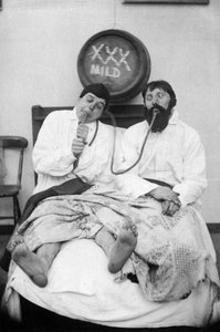 Zwei betrunkene Männer im Bett, 1906