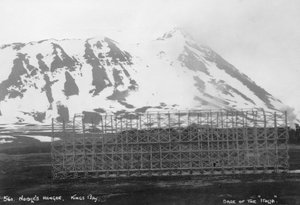 Umberto Nobiles Hangar, Basis des Luftschiffs Italia, Kongsfjorden, Spitzbergen, Norwegen, 1929 von Unbekannt