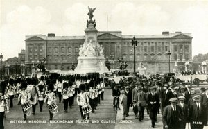 Victoria Memorial, Buckingham Palace und Wachen, London, 1930er Jahre