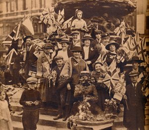 Siegesfeiern unter Eros, Piccadilly, London, 1918, 1938