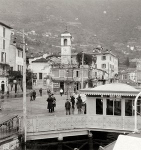 Blick auf Moltrasio am Ufer des Comer Sees, Italien