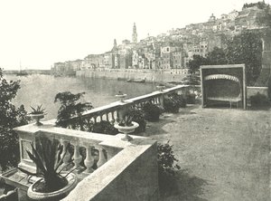 Blick auf die Stadt von der Bucht aus, Menton, Frankreich, 1895