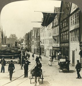Lagerhäuser entlang des Kais in der Altstadt von Bergen, seit Jahrhunderten der große Fischmarkt Norwegens, um 1905