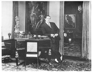 Wolfgang Gurlitt im Arbeitszimmer seiner Galerie in der Potsdamer Straße, Berlin, ca. 1925 von Unbekannt