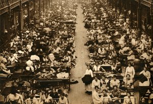 Frauen, die in der königlichen Armeebekleidungsfabrik arbeiten, Erster Weltkrieg, 1914-1918, 1933 von Unbekannt