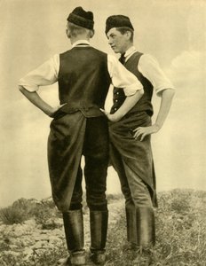Junge Männer in traditioneller Tracht, Burgenland, Österreich, um 1935