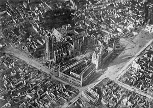 Ypern nach deutschem Bombardement, Erster Weltkrieg, 1914-1918, ca. 1920 von Unbekannt