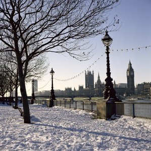 Big Ben, Westminster Abbey und Houses of Parliament im Schnee