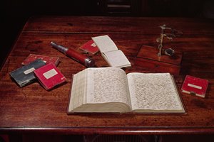 Bücher auf Charles Darwins Schreibtisch