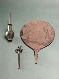 Kupferhaarnadel, Kollyriumstab mit Topf und Spiegel, Mohenjodaro, 2300-1750 v. Chr.