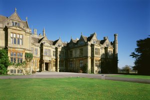 Außenansicht des zentralen Teils des Hauses, Corsham Court, Wiltshire von Unbekannt Unbekannt