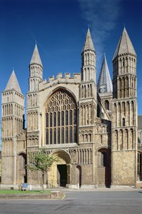 Außenansicht des Westeingangs der Rochester Kathedrale