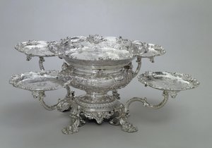 Newdegate-Mittelstück von Paul de Lamerie, 1743 von Unbekannt Unbekannt