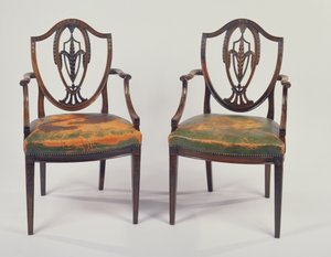 Paar George-III-Rosenholz-Esszimmerstühle, nach einem Entwurf von George Hepplewhite von Unbekannt Unbekannt