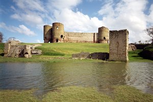 Rhuddlan Castle, Außenansicht, Englische Schule, (13. Jahrhundert), Nordwales, UK