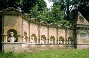 Stowe, William Kent, Tempel der britischen Würdigen, ca. 1735, Buckinghamshire, UK