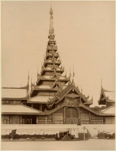 Die Myei-nan oder Hauptaudienzhalle im Palast von Mandalay, Burma, Ende des 19. Jahrhunderts von Unbekannt Unbekannt