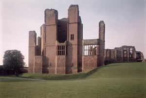 Blick auf die Außenmauern, Kenilworth Castle, Warwickshire, erbaut 1203-16