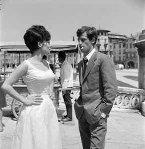 Abano Terme (Italien): Dreharbeiten zum Film „Die Betrüger“: Der Schauspieler Jean-Paul Belmondo und die Schauspielerin Pascale Petit - 1960