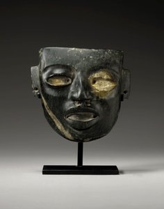 Eine Teotihuacan Steinmaske, geschnitzt mit dem jugendlichen Gesicht eines Würdenträgers, ca. 450-650 von Unbekannt
