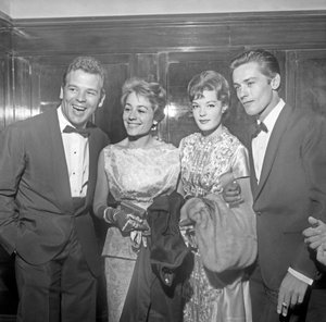 Schauspieler Renato Salvatori, Annie Girardot, Romy Schneider und Alain Delon beim 21. Filmfestival von Venedig (s/w Foto)