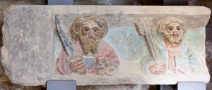 Altarbild. Polychromer Stein. Zweite Hälfte des 14. Jahrhunderts. Ursprung ehemalige Pfarrkirche von Torre de Rialb. Detail. Unteres Register. Linkes Panel. Die Evangelisten Paulus und Petrus. von Unbekannt