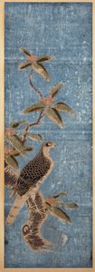 Ein ishizuri-e, das einen Falken auf einem Nanten-Zweig zeigt, vor blauem Hintergrund von Unbekannt