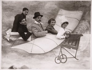 Kunst. Fotografie. Menschen in einem Flugzeug. Foto auf einer Messe, Ungarn von Unbekannter Künstler
