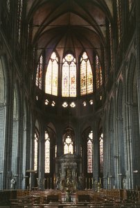Zentrales Kirchenschiff in der Kathedrale Unserer Lieben Frau von Tournai von Unbekannter Künstler