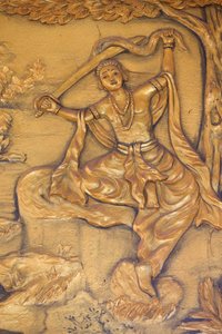 Chua Thiep Long buddhistischer Tempel. Die große Tonsur: der Buddha schneidet sich mit seinem Schwert die Haare ab. Dann wechselte er seine Prinzenkleidung gegen ein Bettlergewand. Dann begann er seine Suche nach Erleuchtung. Thay Ninh, Vietnam
