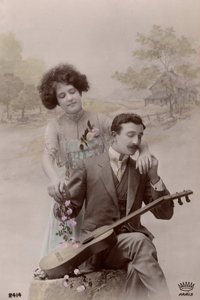 Paar mit Blumen und spanischer Gitarre, Frankreich, ca. 1910 von Unbekannter Künstler