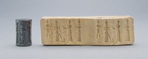 Zylindersiegel, gezeigt mit Gipsabdruck, Altbabylonisch, ca. 19.-18. Jahrhundert v. Chr.