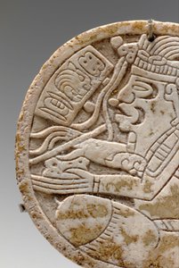 Detail eines Maya-Rundels, das einen im Schneidersitz sitzenden Schreiber mit Feder in der Hand darstellt, ca. 550-950 von Unbekannt