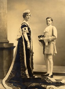 Herzogin Evelyn und Michael Baillie bei der Krönung von George VI, von Speight Ltd