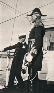 Edward, Prinz von Wales, erstes Kind von König George V., fotografiert mit Sir Charles Cust an Bord eines Schiffes von Unbekannter Künstler