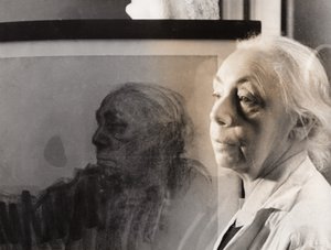 Deutsche Malerin, Grafikerin und Bildhauerin Käthe Kollwitz, Deutschland um 1940 (s/w Foto) von Unbekannter Künstler