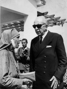 König Paul I. von Griechenland und Prinzessin Andrew von Griechenland (Schwiegermutter von Elizabeth II) 18. September