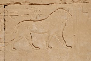 Löwenskulptur, Karnak, Luxor, Ägypten