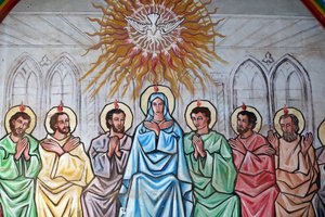 Marianisches Heiligtum Unsere Liebe Frau vom See. Der Heilige Geist, der auf die Jungfrau Maria und die Apostel herabkommt. Gemälde. Togo