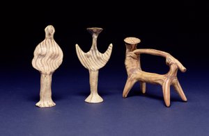 Mykenische Gruppe: Zwei Phi-Figuren, ein Wagen mit einem Reiter unter einem Sonnenschirm von Unbekannt